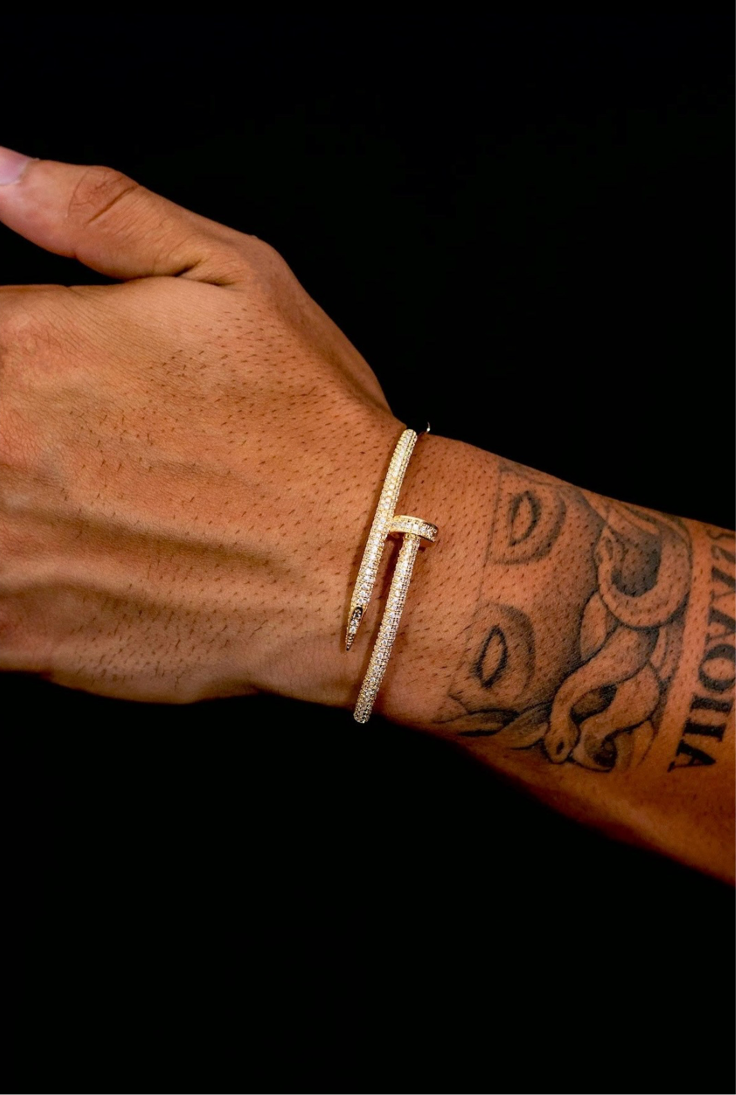 Bracelete Prego Dourado Cravejado